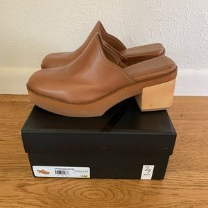Naturalizer Tan Clogs Sz 9